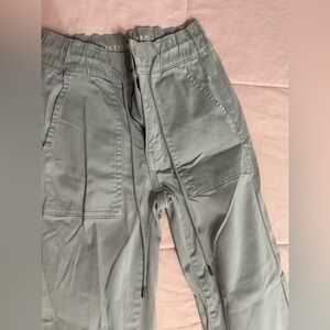 American Eagle Woman Gray Jogger Pants